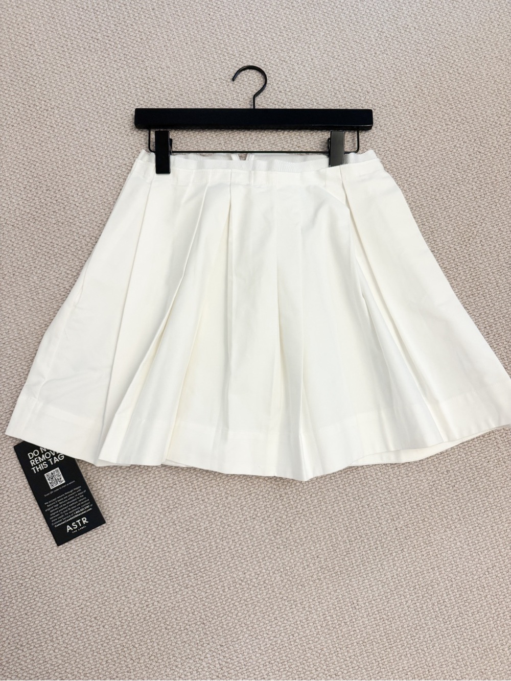 Astr White Pleated Mini Skirt